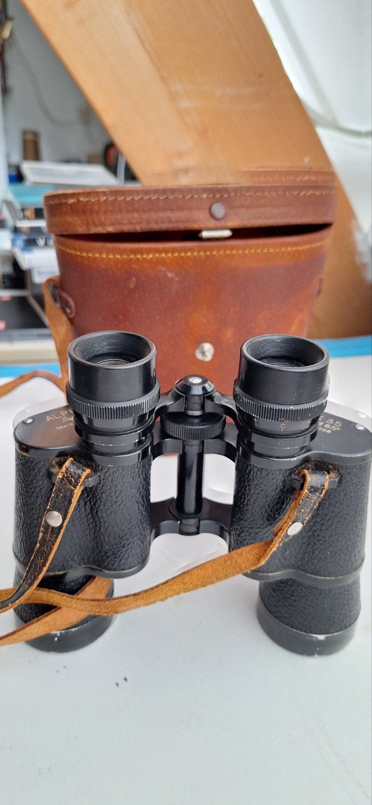Vintage Alpina Super 7x35 verrekijker met leren tas, Gebruikt, Minder dan 8x, Met hoes of tas, Porro (met knik)