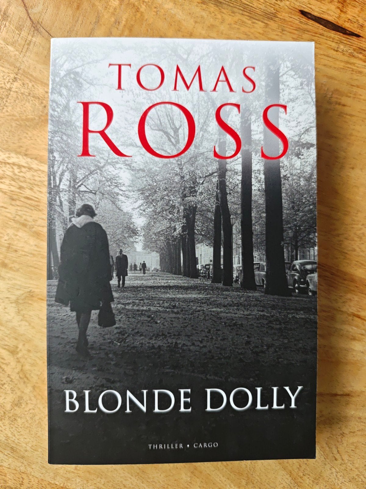 Blonde Dolly - Tomas Ross (Thriller), Boeken, Thrillers, Ophalen of Verzenden, Zo goed als nieuw, Tomas Ross, Nederland