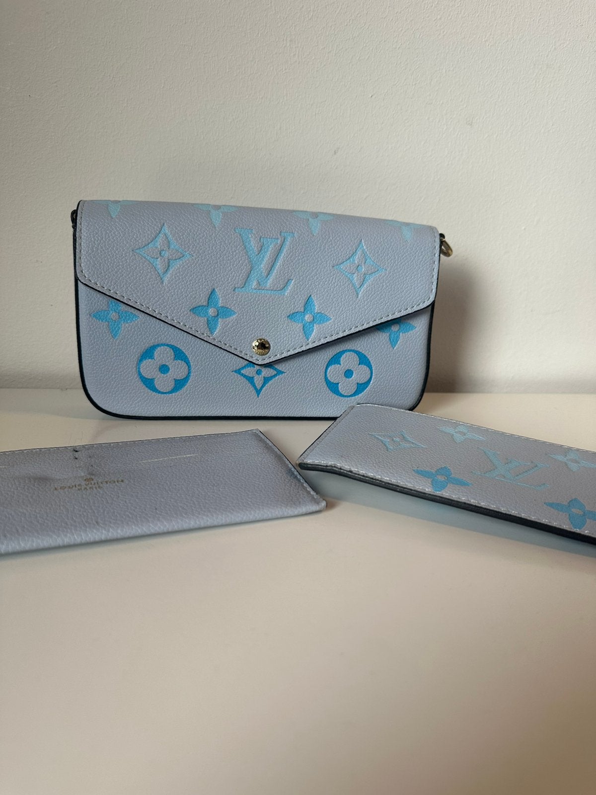 Louis vuitton clutch tas, Ophalen of Verzenden, Zo goed als nieuw, Blauw