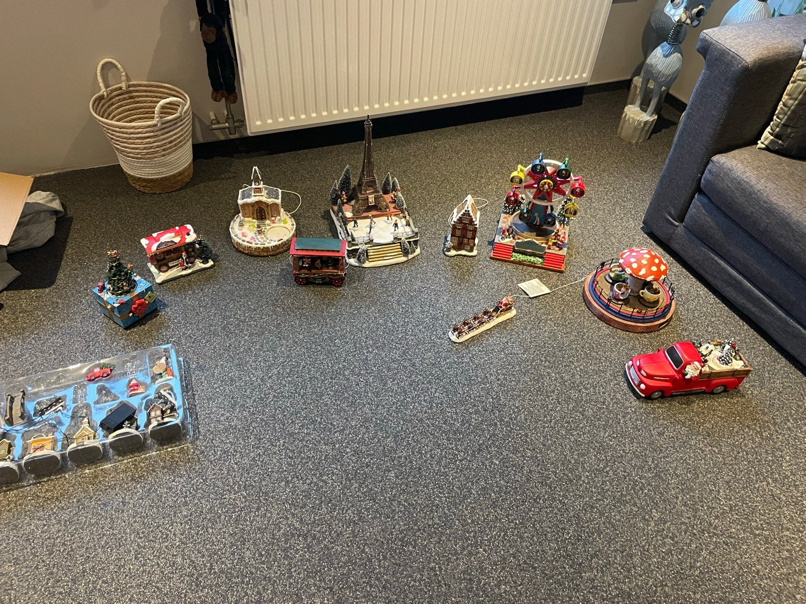 Grote kerstdorp collectie met diverse huisjes en figuren, Gebruikt, Meerkleurig, Overige stijlen, Kunststof