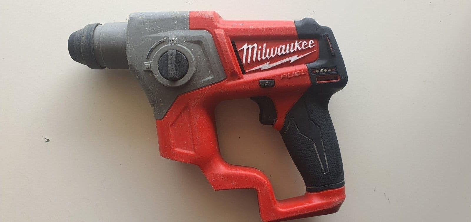 Milwaukee M12CH Accu Boorhamer 12V body, Ophalen of Verzenden, Gebruikt, Boormachine, Variabele snelheid