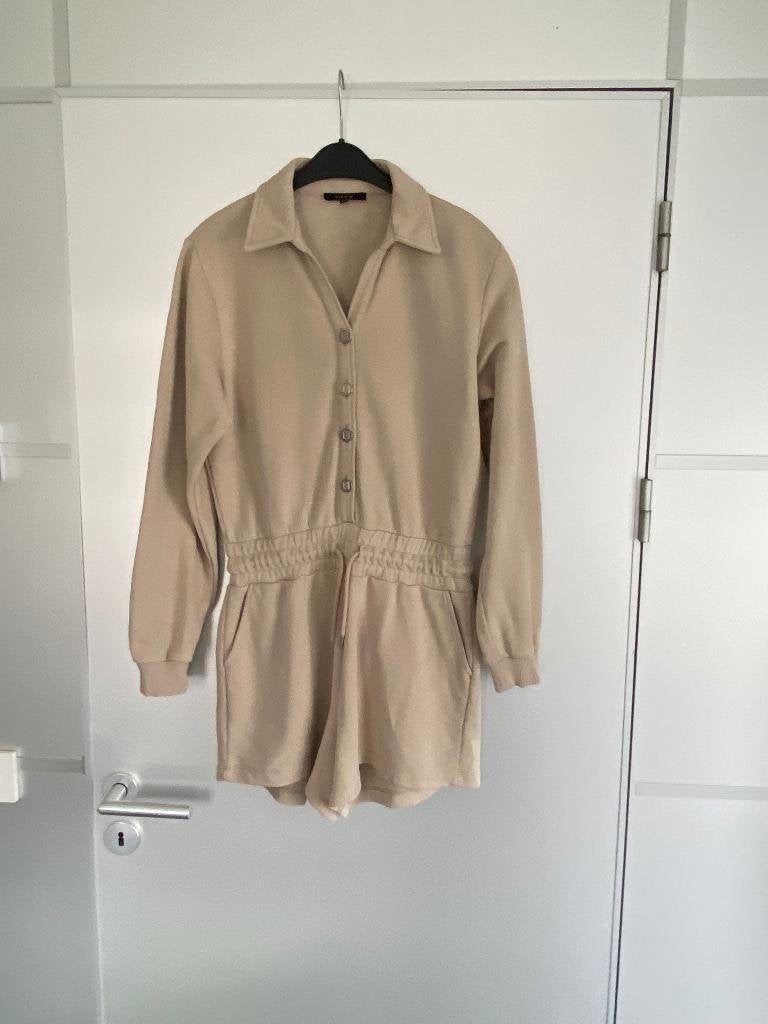 J576 Nikkie maat 38=M kort jumpsuit winter playsuit beige, Kleding | Dames, Jumpsuits, Maat 38/40 (M), Beige, Ophalen of Verzenden