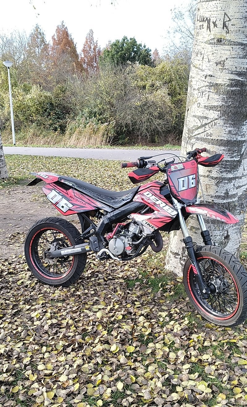 Derbi Senda 2005 88cc- Volledig opgebouwd met top onderdelen, Ophalen, 6 versnellingen, Gebruikt, Maximaal 45 km/u