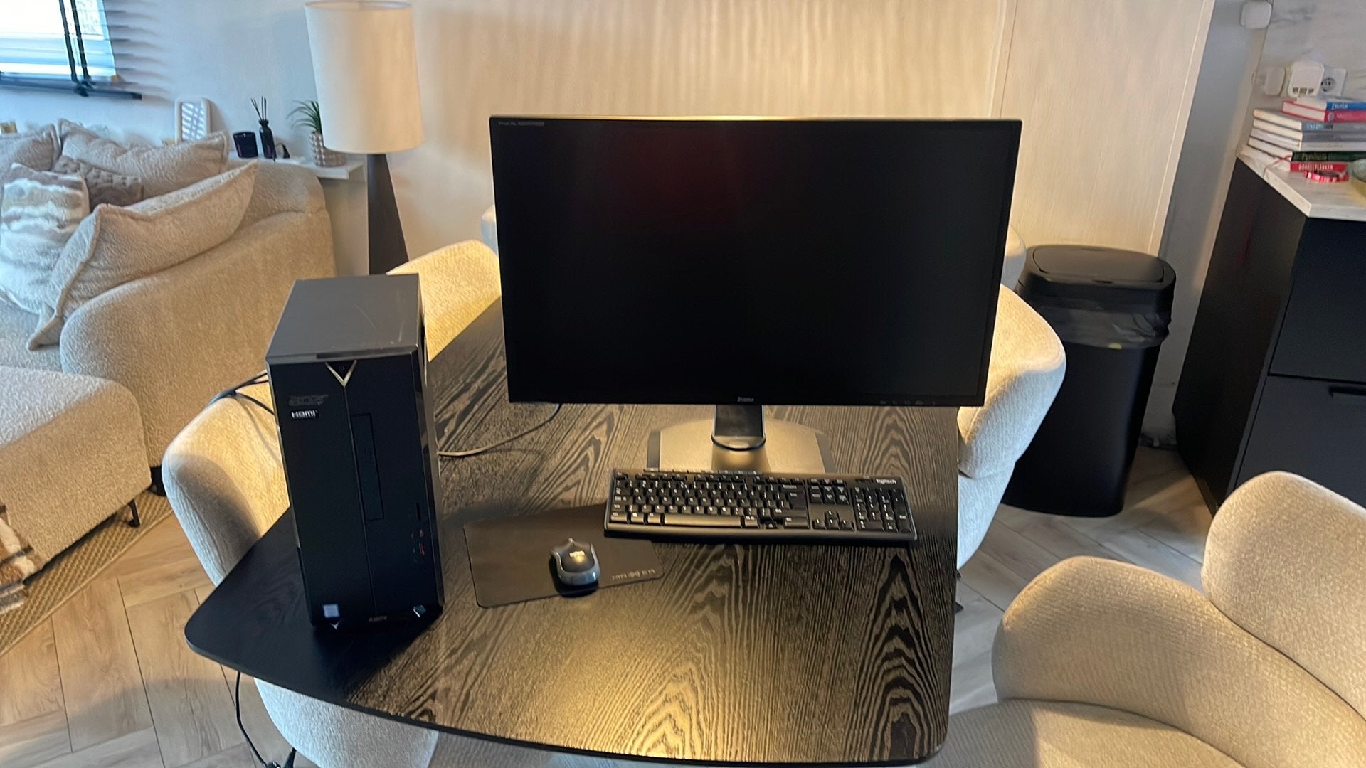 Te koop een goedwerkende desktop pc geheel compleet, Computers en Software, Ophalen, Zo goed als nieuw, Met monitor