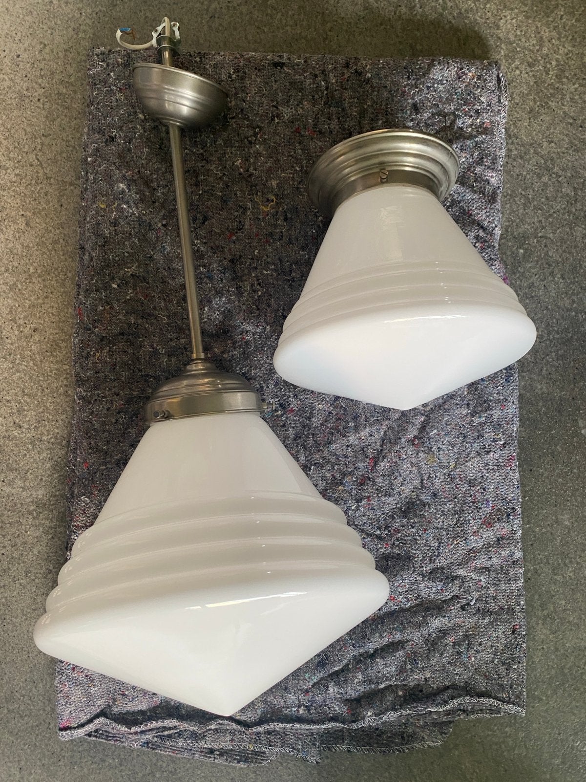 Set van 2 Art Deco Plafondlampen - Wit Glas & Metaal, Ophalen, Art deco, E27 (groot), Glas