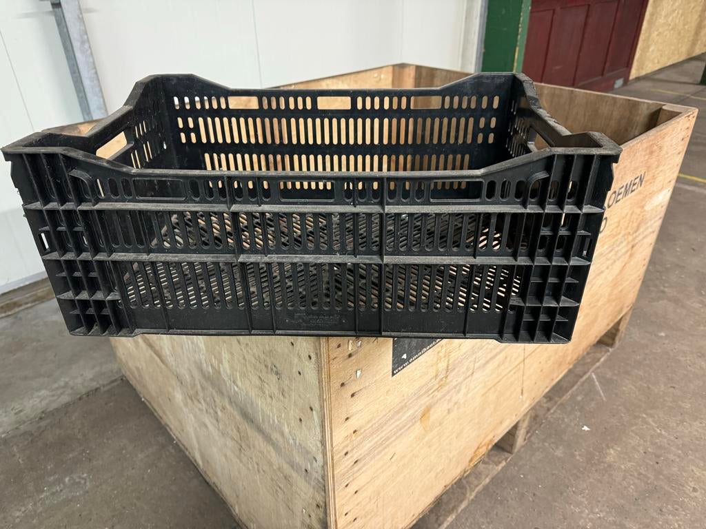 Sterke stapelbare plastic kratten, Ophalen, Gebruikt, 40 tot 60 cm, 50 tot 75 cm