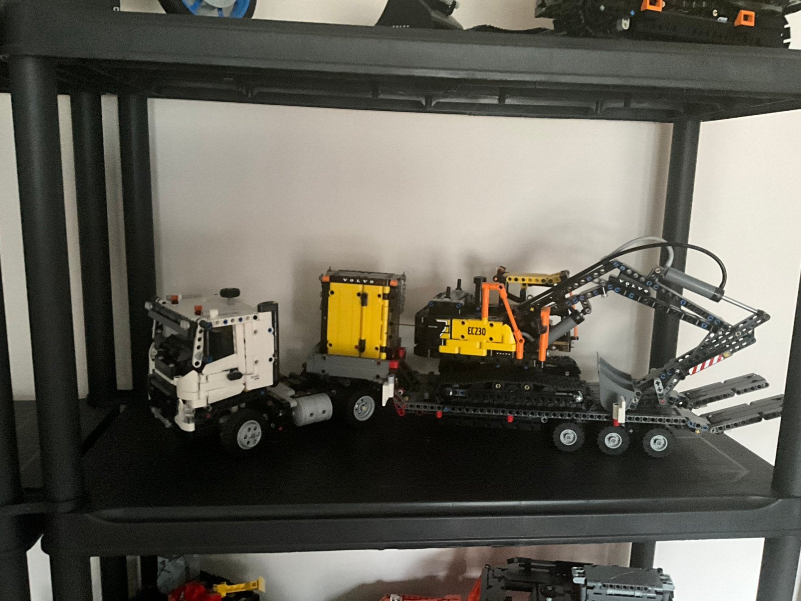 Volvo FMX truck & EC230 elektr.graafmach. 42175, Ophalen, Zo goed als nieuw