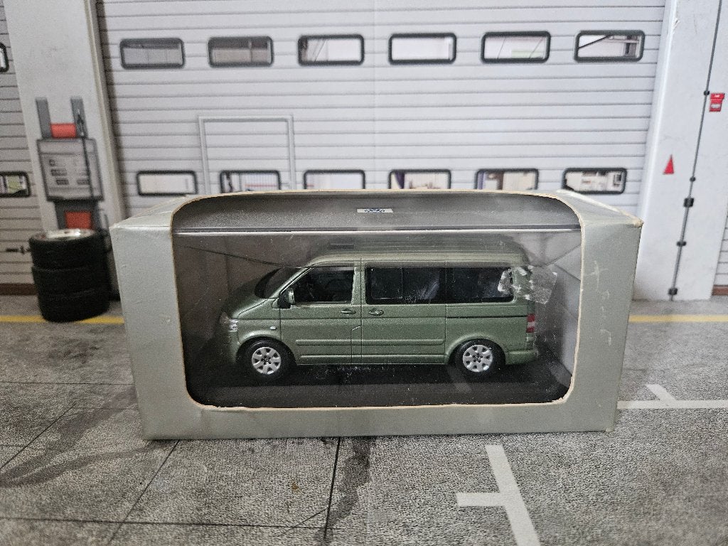 Minichamps VW Volkswagen Transporter Multivan 2004 1/43 ovp, Hobby en Vrije tijd, Ophalen of Verzenden, Zo goed als nieuw, Auto
