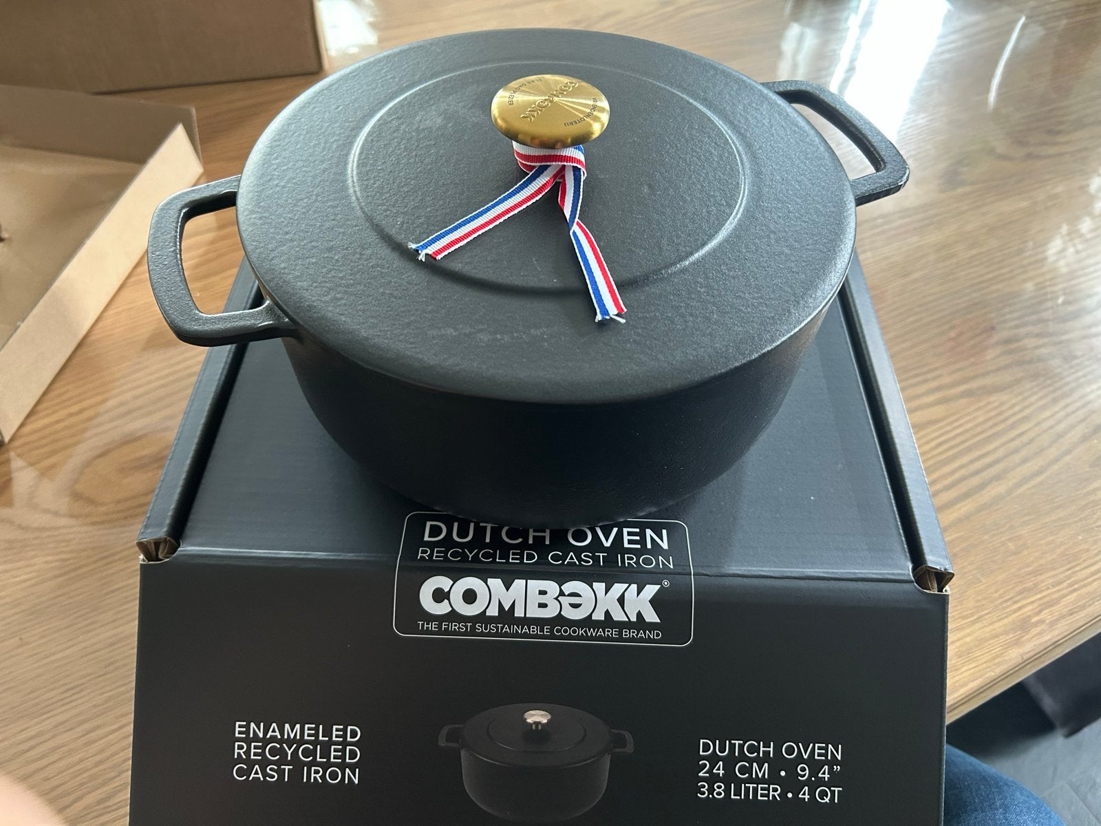 Nieuwe COMBEKK Dutch Oven - Gietijzeren Braadpan 24cm, Met deksel, Nieuw, Ophalen of Verzenden, Overige merken