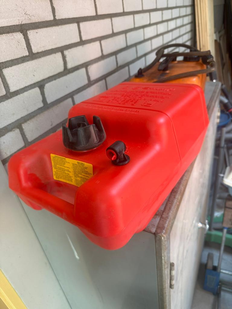 Benzine tank 11.4L, Ophalen, Zo goed als nieuw, Motor en Techniek, Motorboot