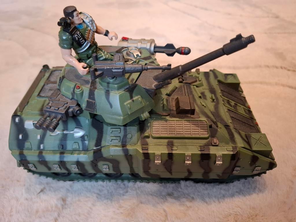 Legertank met schietkanon en poppetje - 24x12x15cm, Ophalen of Verzenden, Gebruikt