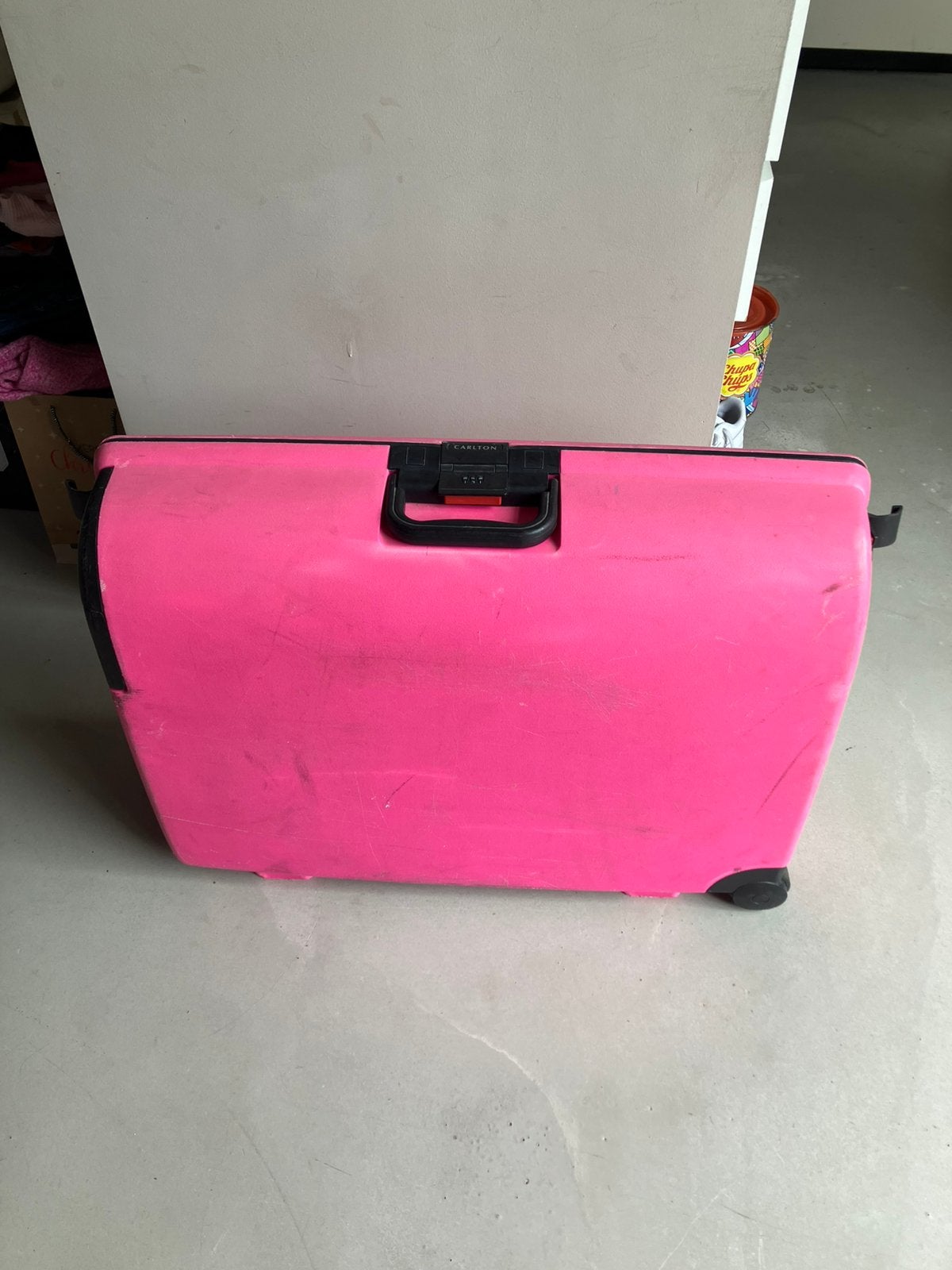 Knalroze Carlton koffer, Gebruikt, Hard kunststof, 70 cm of meer, Minder dan 35 cm