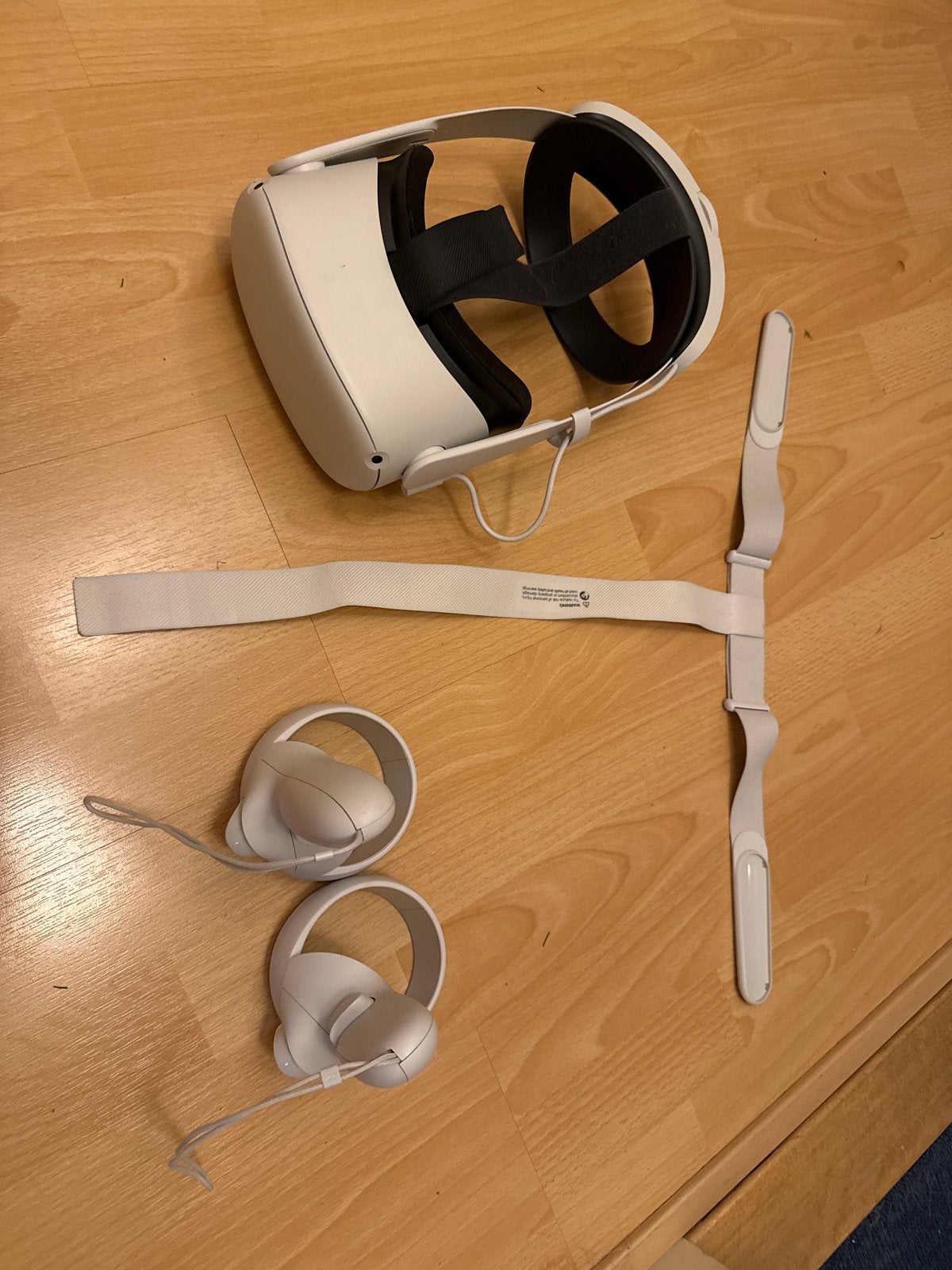 Meta Quest 2 VR-bril met controllers en accessoires, Ophalen of Verzenden, Zo goed als nieuw, VR-bril, Overige platformen
