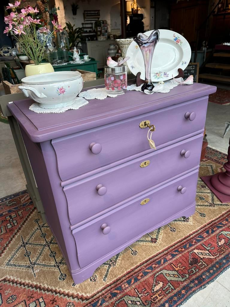 Brocante ladekast - commode - paars - chabby chic, Huis en Inrichting, Kasten | Ladekasten, Zo goed als nieuw, Minder dan 100 cm