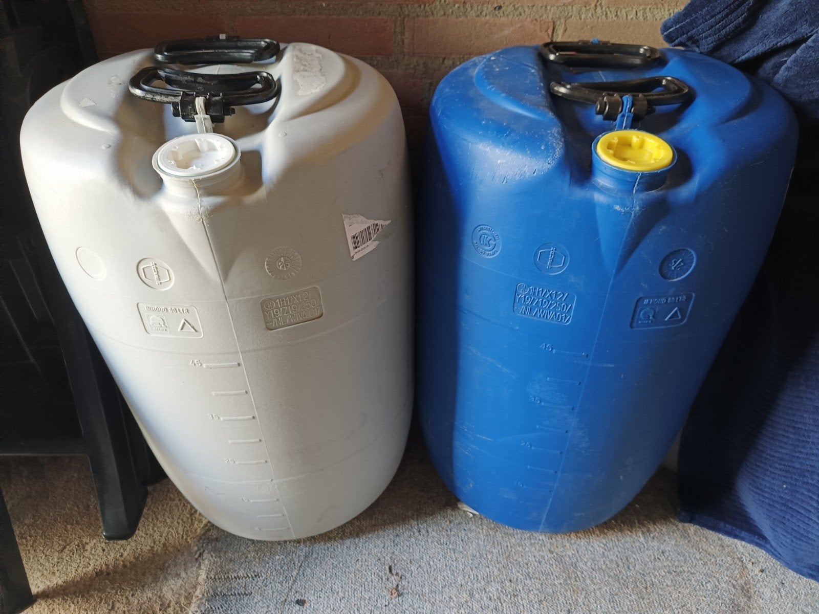 2x Jerrycan 60 liter (drums) grijs en blauw, Ophalen, Gebruikt