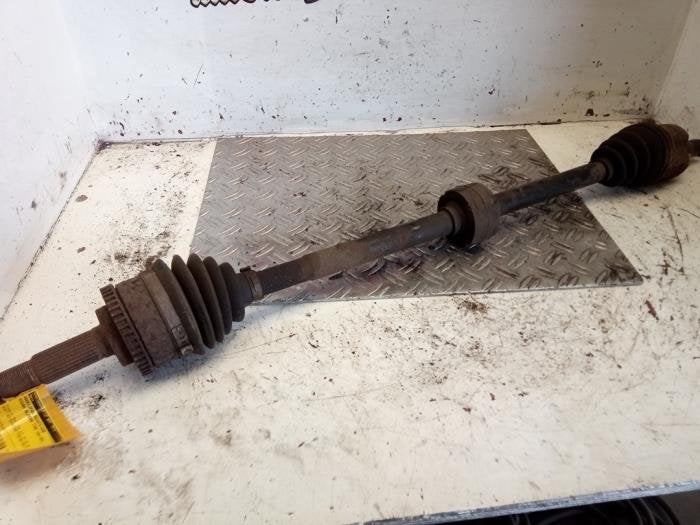 Aandrijfas rechts-voor van een Nissan Almera Tino, Auto-onderdelen, Gebruikt, -, -, Ophalen of Verzenden