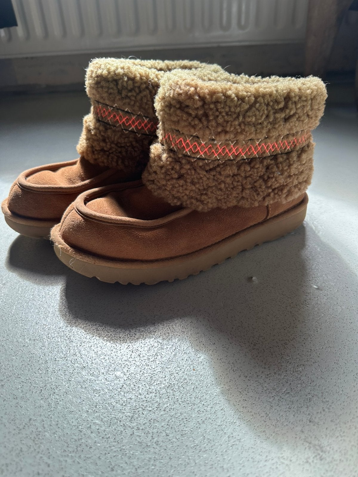 Ugg maat 7, Ophalen of Verzenden, Zo goed als nieuw, Bruin, Lage of Enkellaarzen