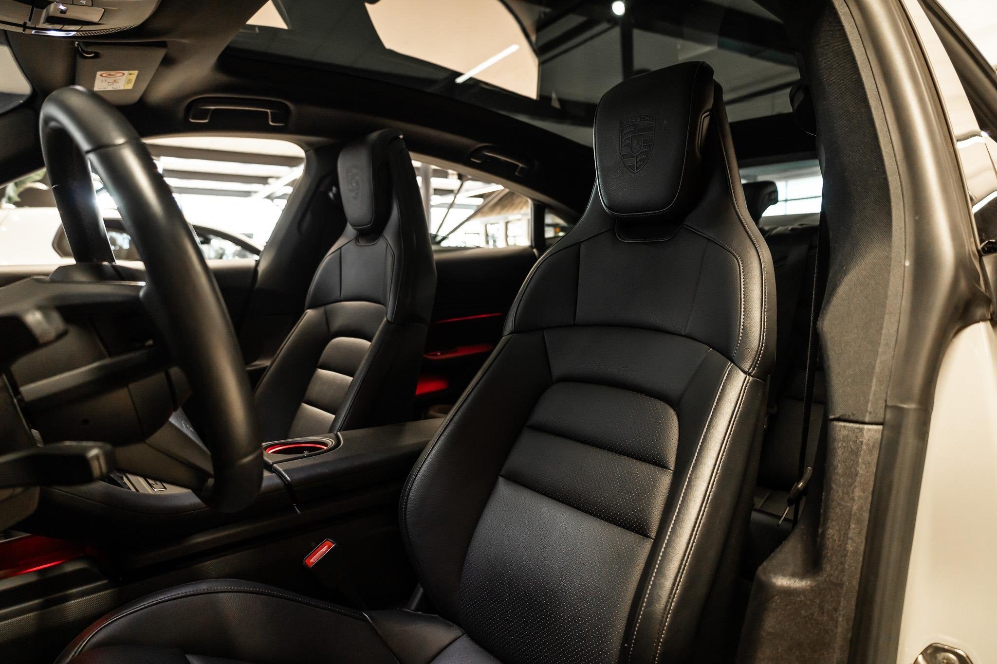 Porsche Taycan Performance 93 kWh Passenger Display | Pano |, Auto's, Automaat, Achterwielaandrijving, Gebruikt, Leder