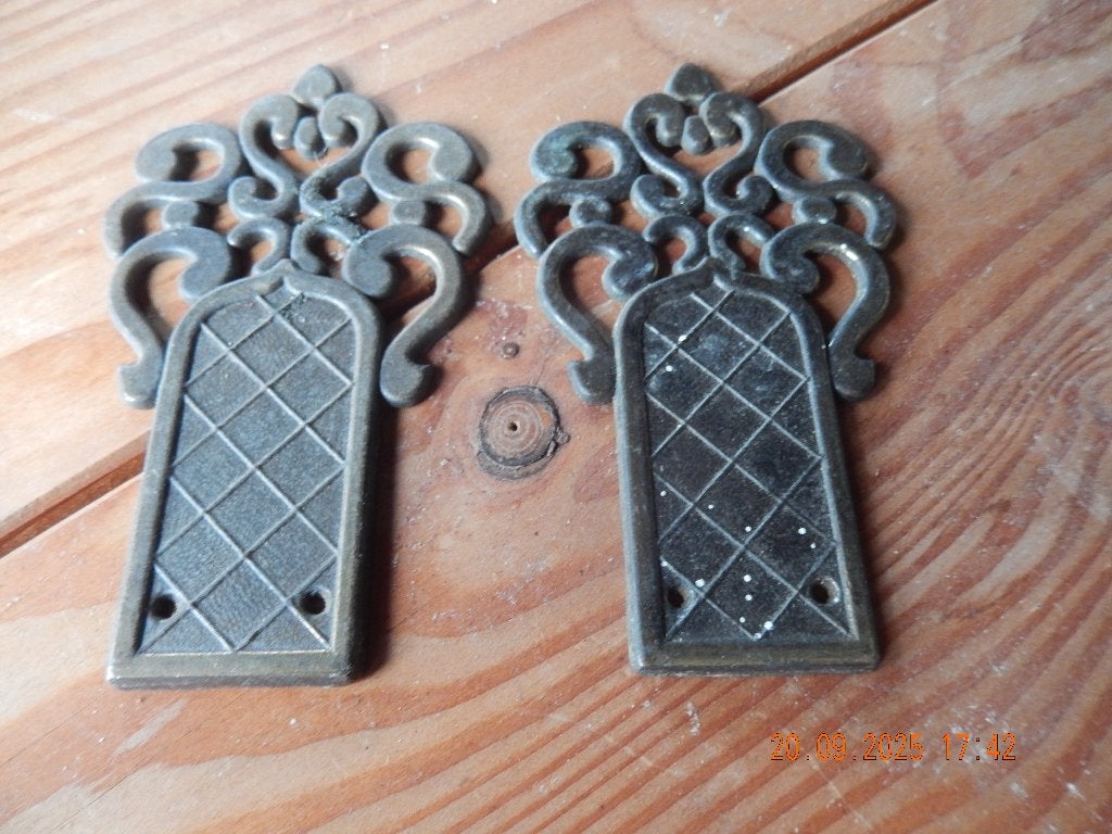 Set van 2 antieke messing meubelornamenten / kastbeslag, Antiek en Kunst, Ophalen of Verzenden