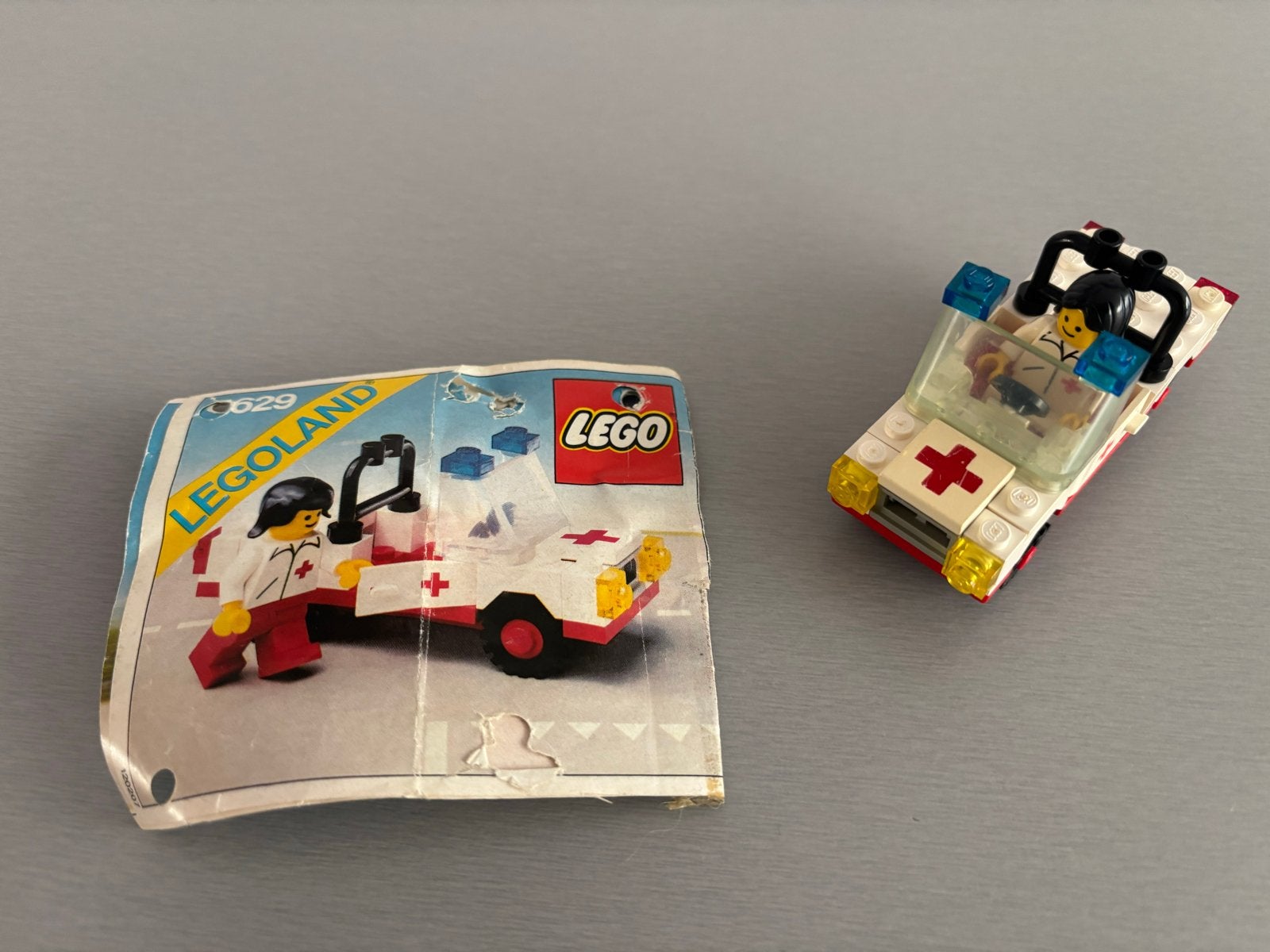 Lego Legoland Ambulance 629 met minifiguur en instructies, Gebruikt, Lego, Ophalen of Verzenden, Compleet
