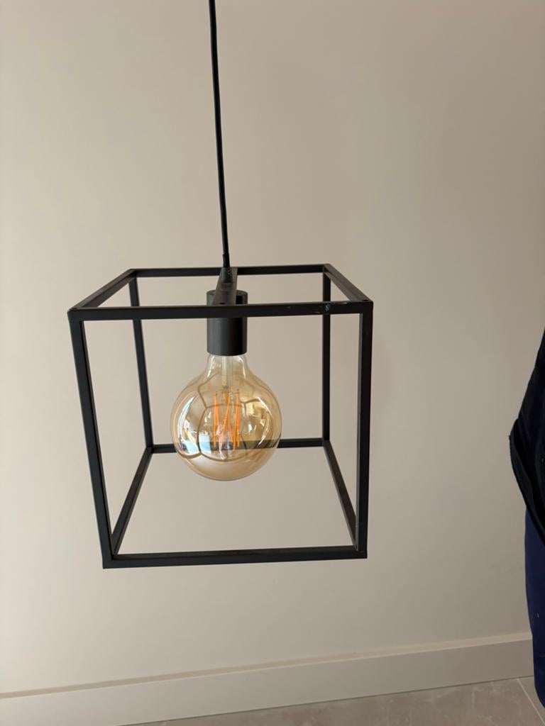 2x Moderne Zwarte Kubus Hanglamp met Edison Lamp, Ophalen of Verzenden, Zo goed als nieuw, Metaal