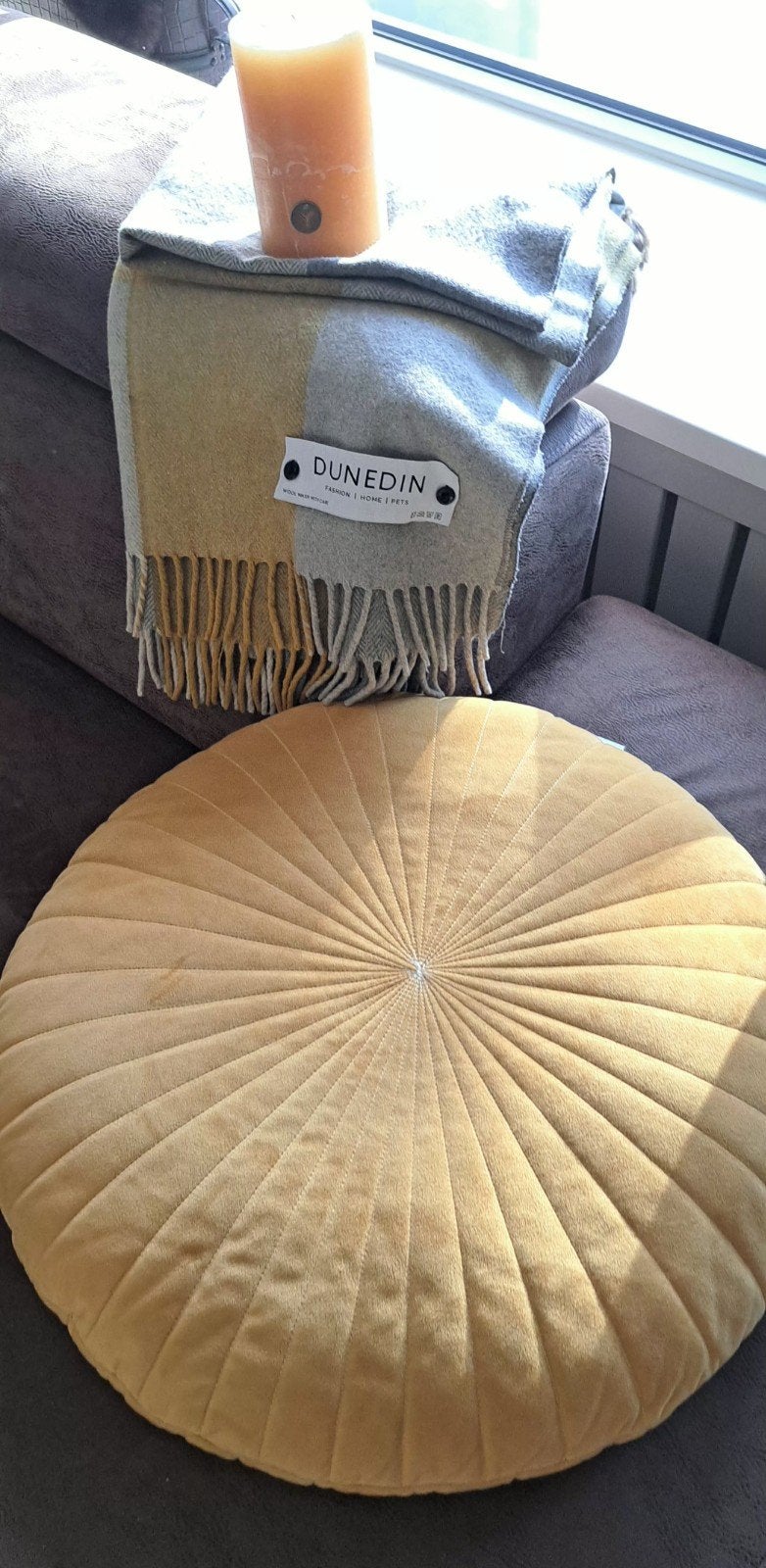 Rond velvet kussen geel en vierkant kussen melkmeisje, Rugkussen, Rond, Nieuw, Ophalen of Verzenden