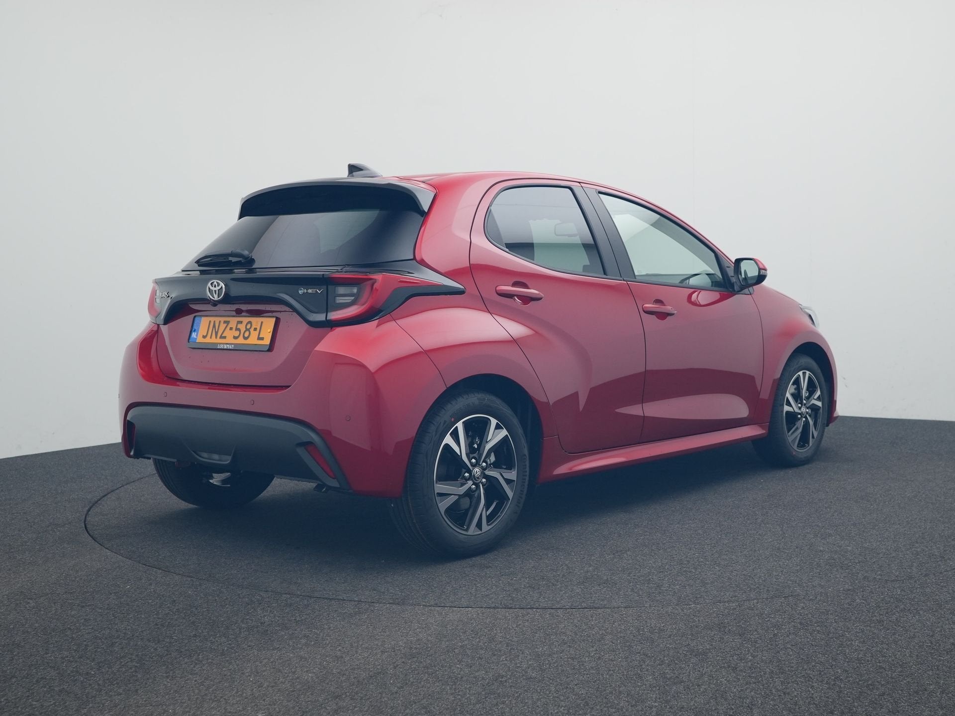 Toyota Yaris 1.5 Hybrid 115 Dynamic | Comfort pakket | Stoel, 12 maanden, Bedrijf, Hybride Elektrisch/Benzine, 3 cilinders