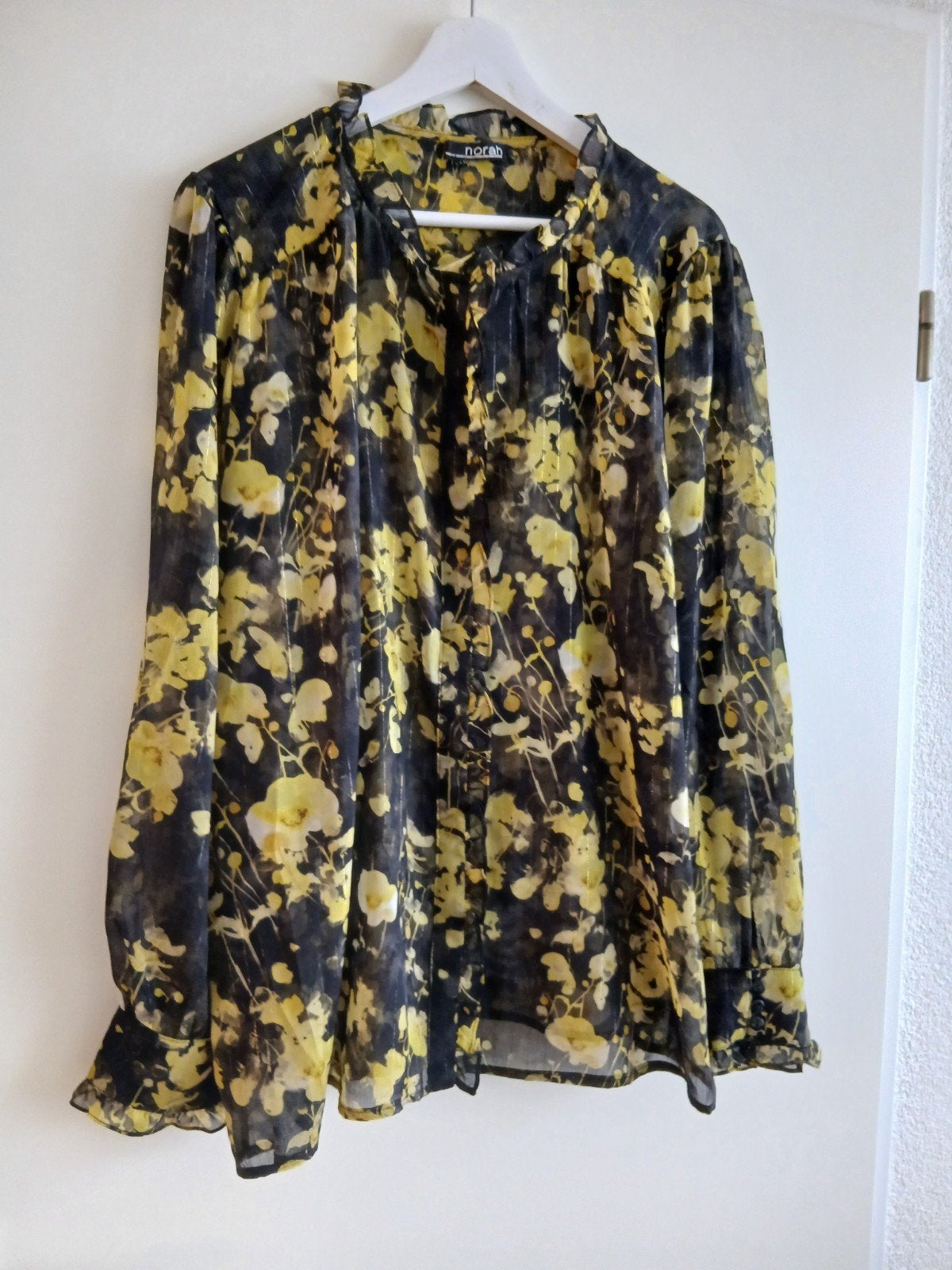 Elegante nieuwe bloemen blouse van NORAH. Maat 44., Kleding | Dames, Verzenden, Geel, Maat 42/44 (L), Nieuw