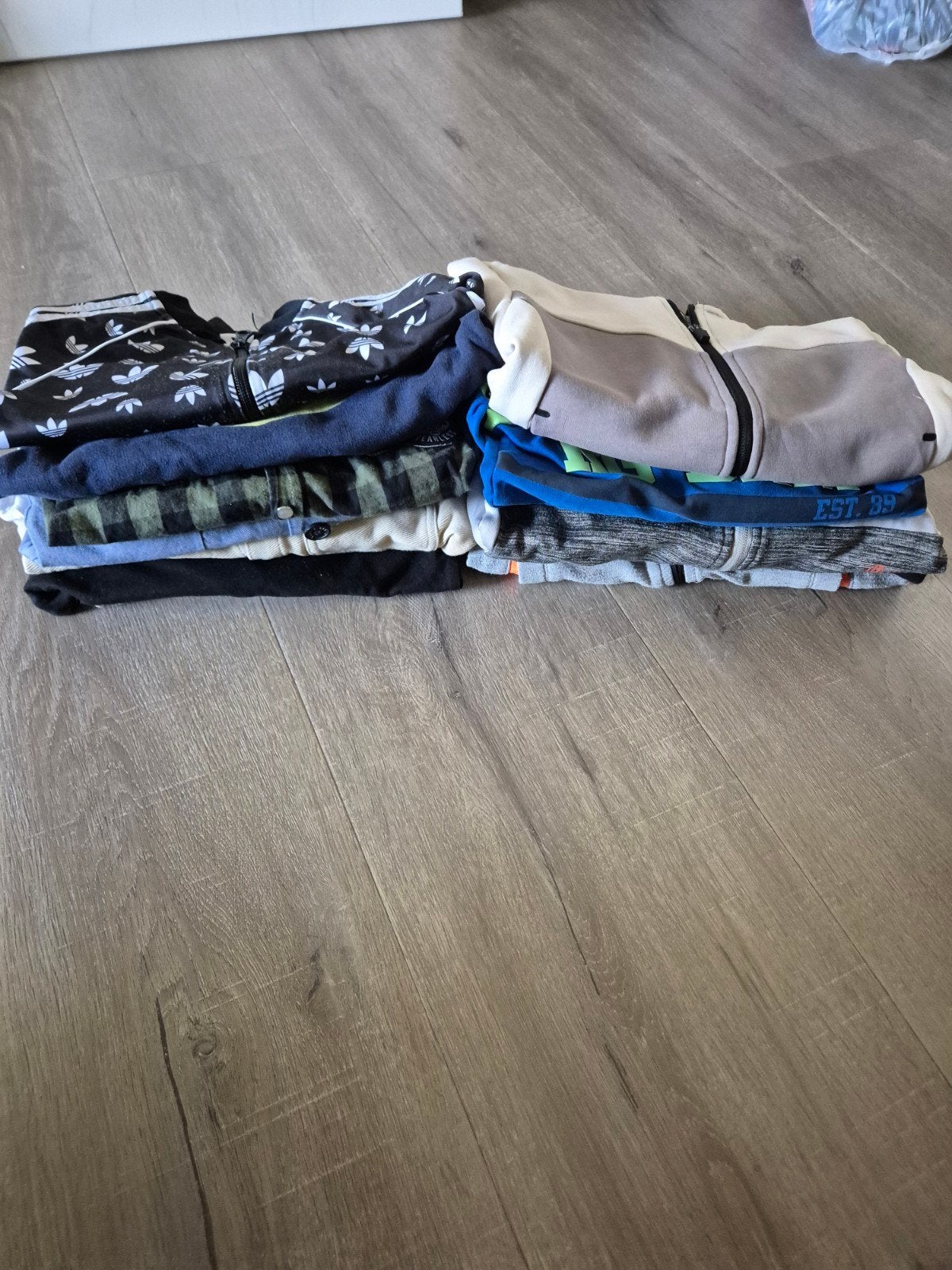 jongens kleding 14 stuks truien en blousjes maat 104, Kinderen en Baby's, Ophalen