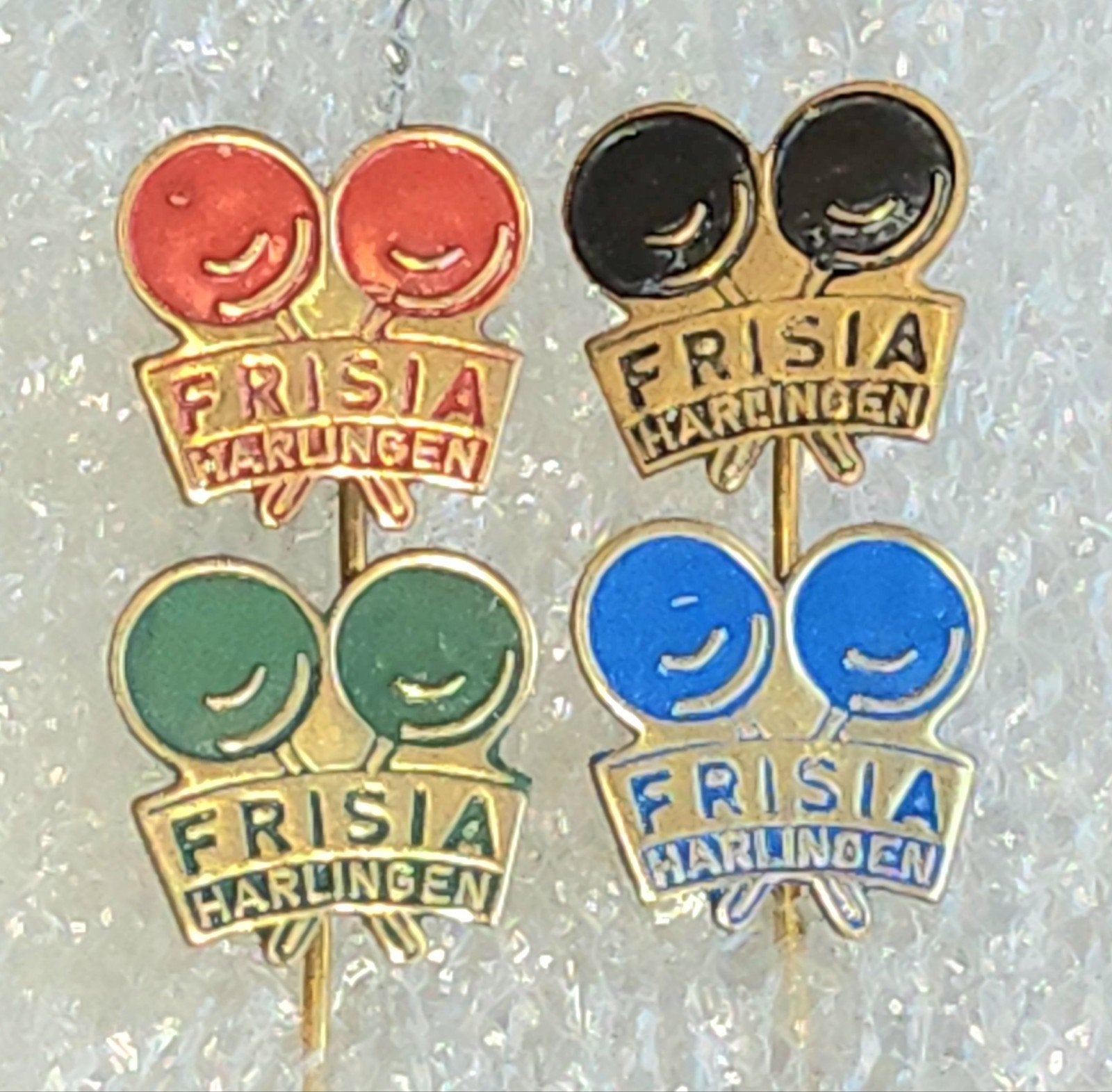 4 Frisia Harlingen Speldjes - Vintage Collectie, Ophalen of Verzenden, Gebruikt, Overige onderwerpen, Speldje of Pin