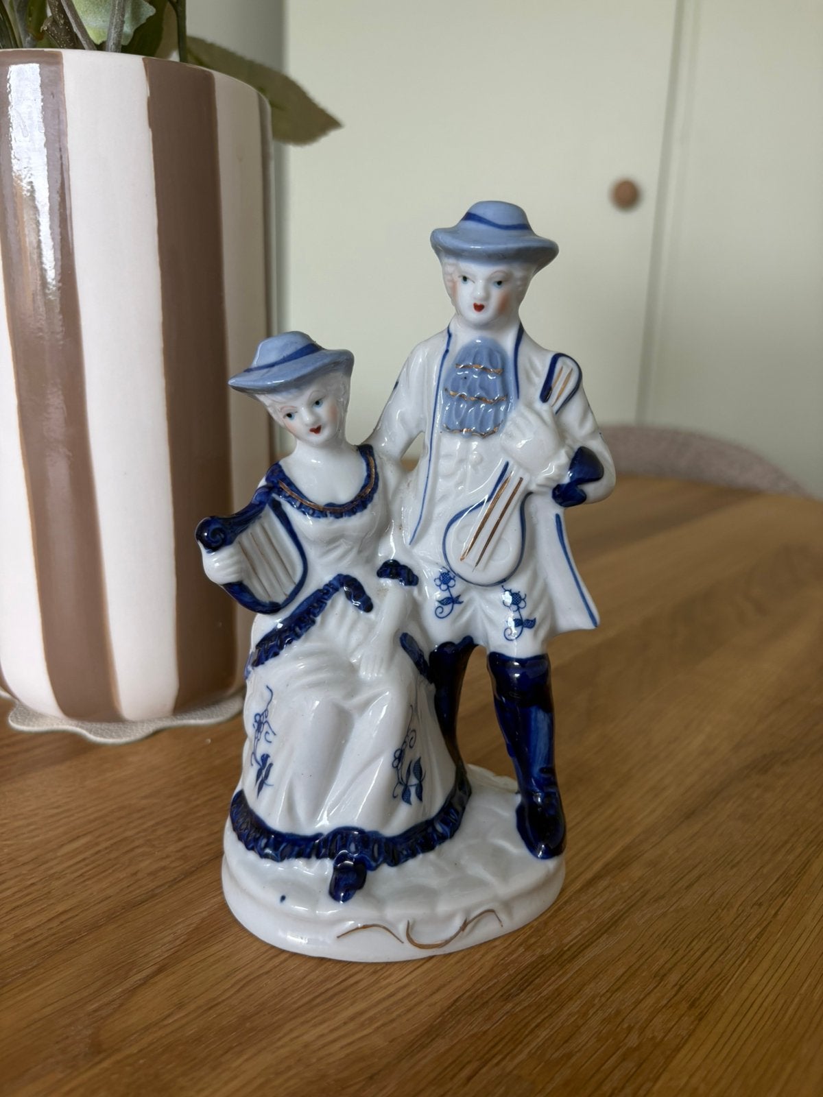 Vintage Delfts Blauw porseleinen beeldje, Ophalen of Verzenden