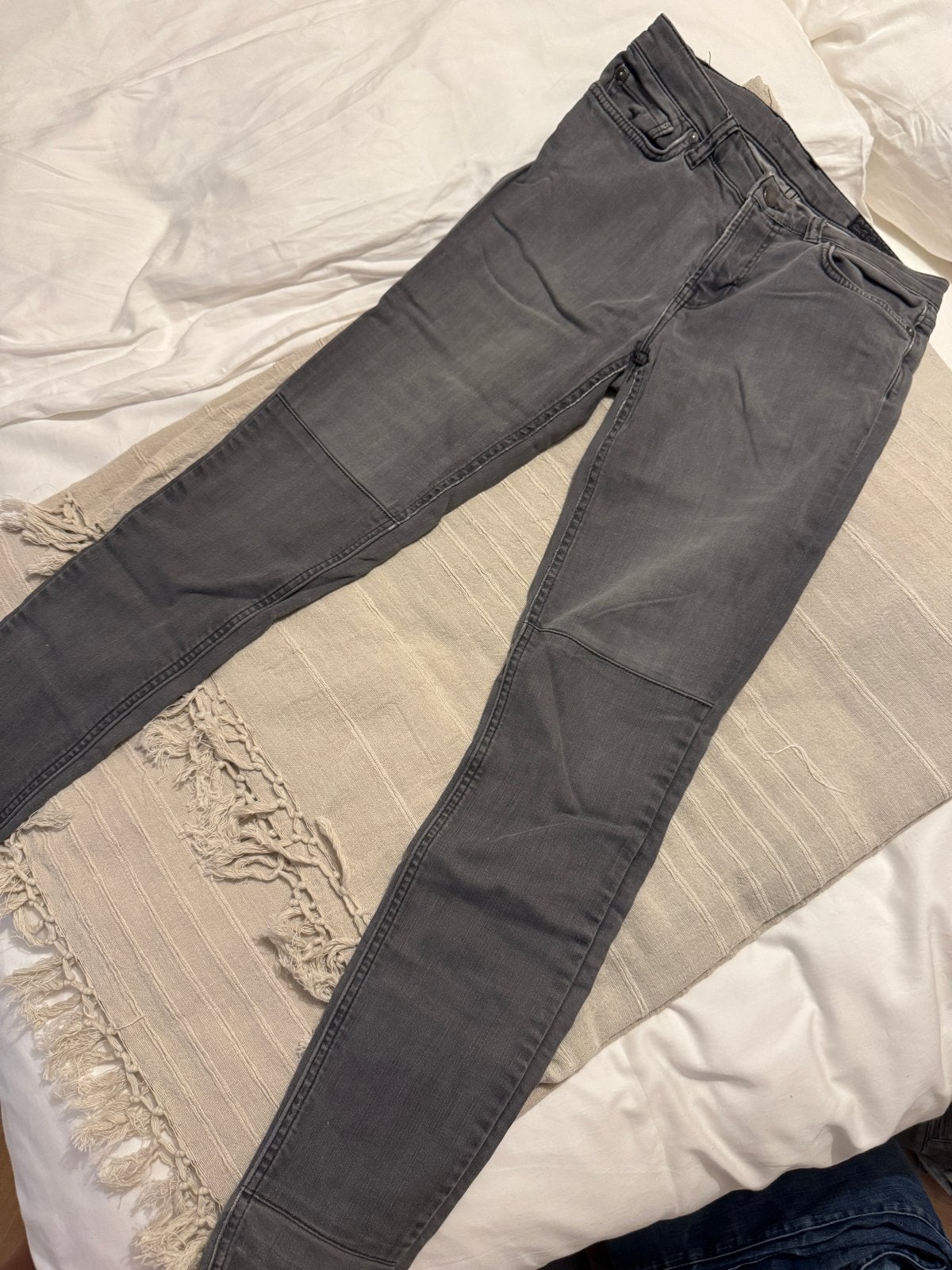 AllSaints Mast Fit Jeans W28 - Grijs, Ophalen of Verzenden, Zo goed als nieuw, Grijs, W28 - W29 (confectie 36)