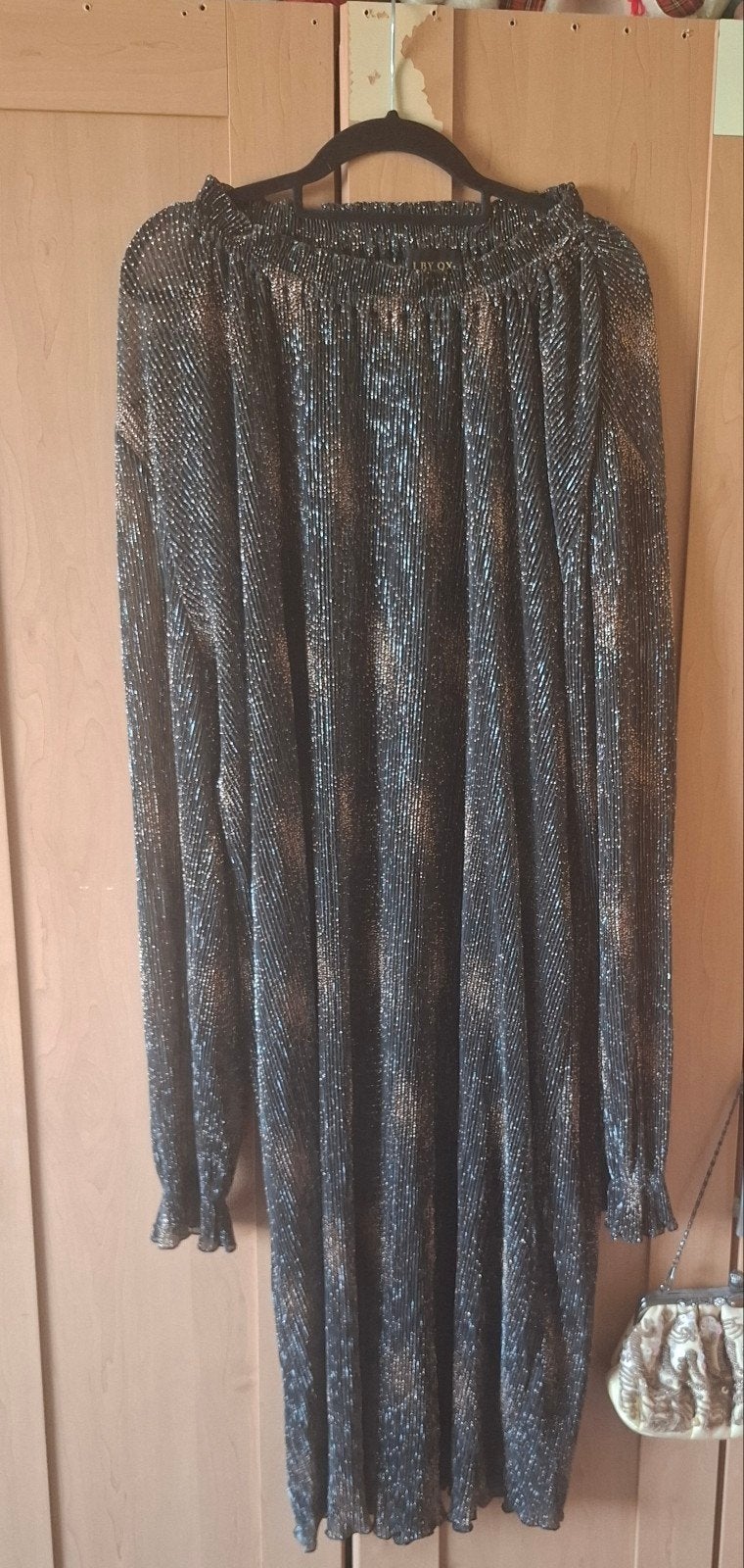 Glitter Off-Shoulder Jurk Zwart/Goud maat 52, Zwart, Maat 46/48 (XL) of groter, Ophalen of Verzenden, Knielengte
