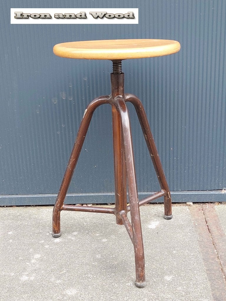 Bruin vintage in hoogte verstelbare oude kruk 50 tot 55 cm, Ophalen of Verzenden, In hoogte verstelbaar, Gebruikt, Staal