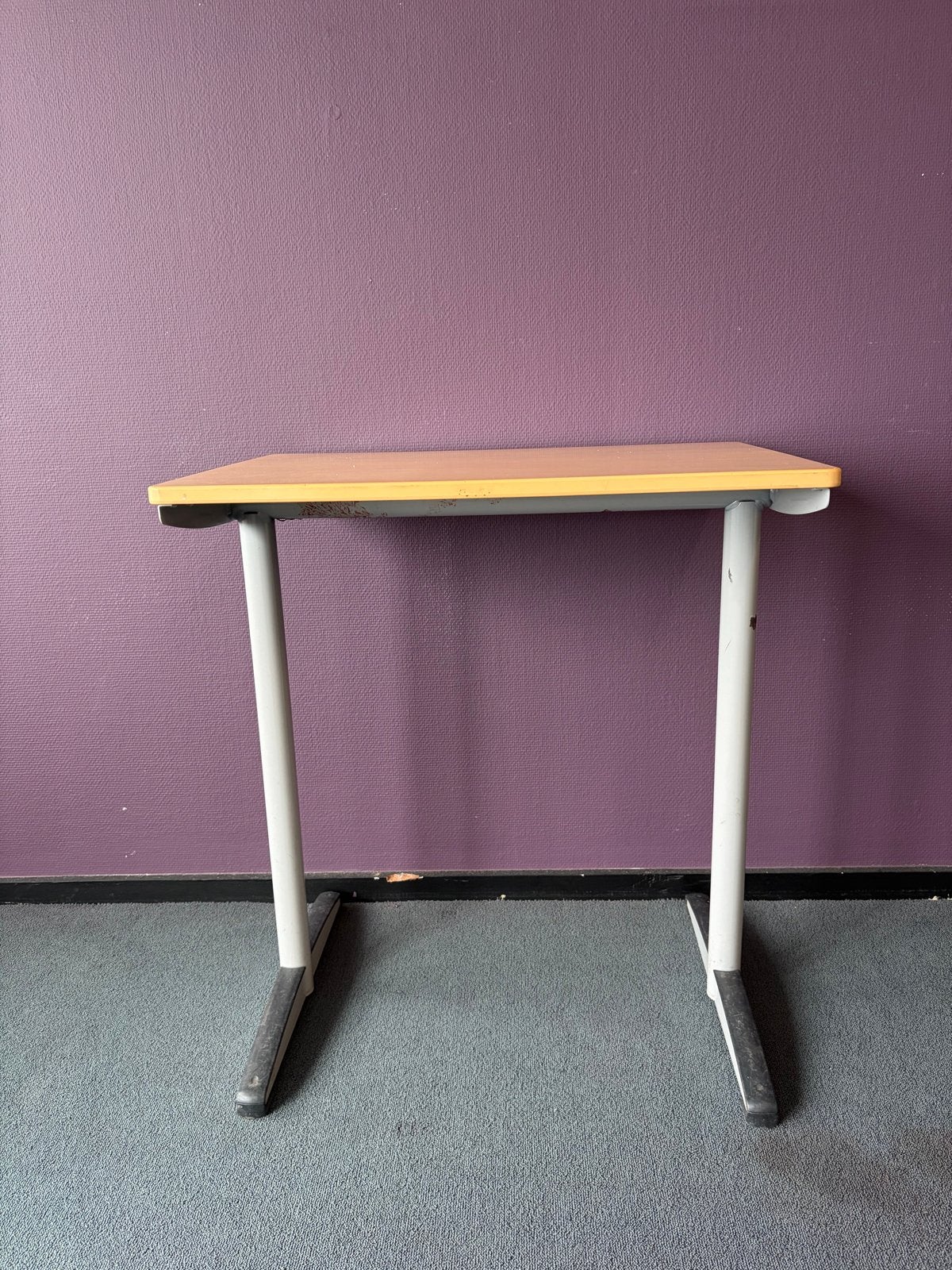 25 gebruikte schooltafels 700x500 mm, Ophalen, Gebruikt