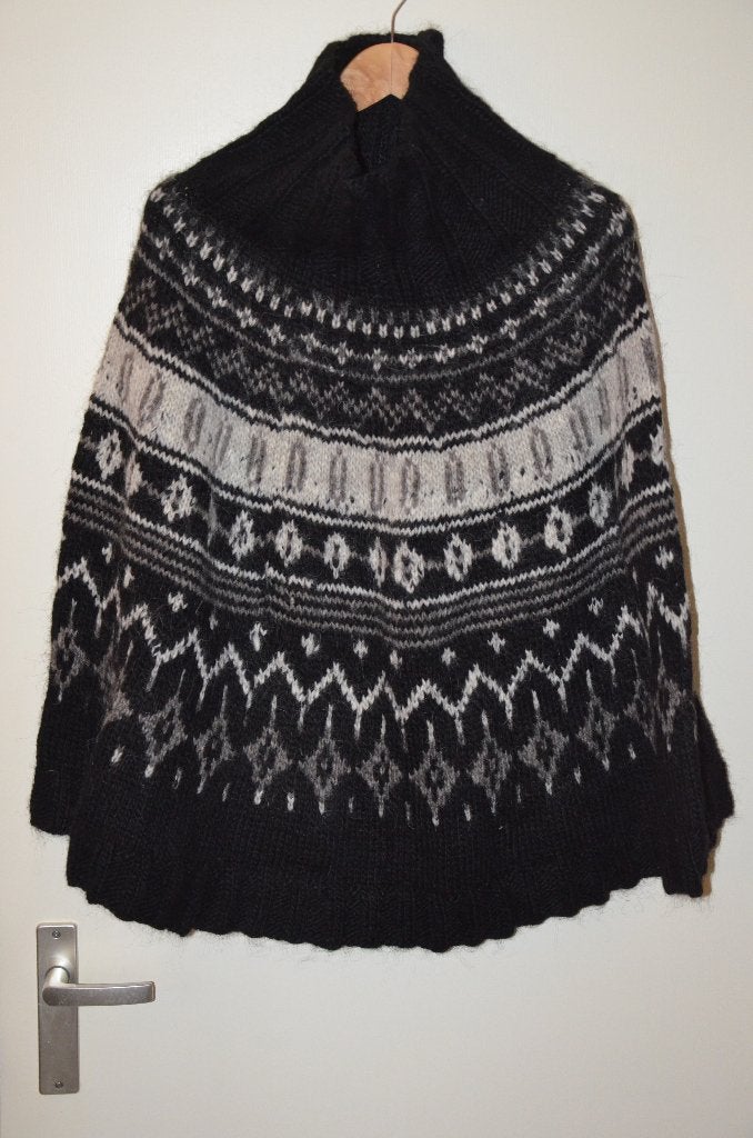 prachtige nieuwe handgebreide warme poncho ijslandse wol, Zwart, Maat 46/48 (XL) of groter, Nieuw, Ophalen of Verzenden