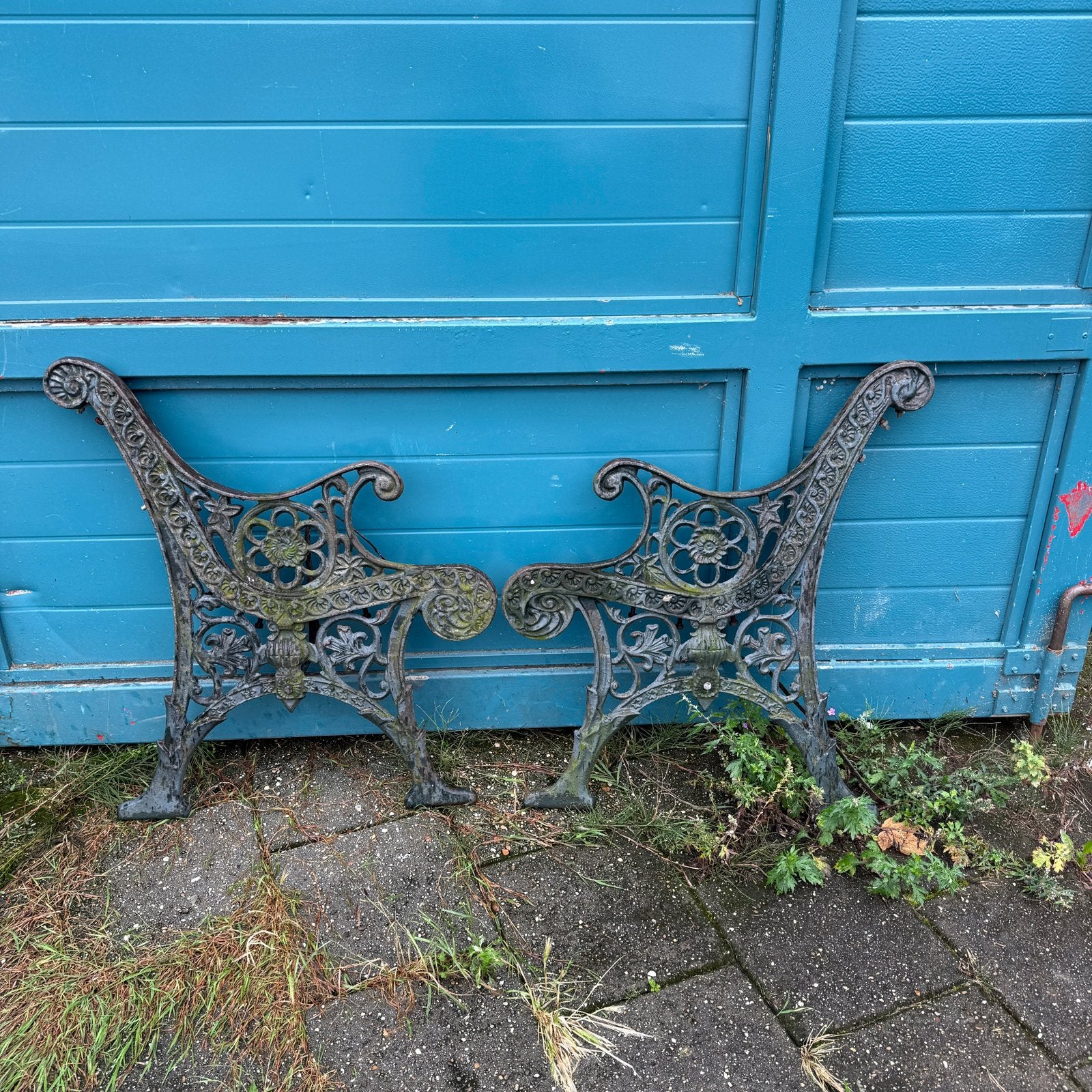 Set sierlijke oude gietijzeren tuinbank poten, Tuin en Terras, Ophalen, Gebruikt, Metaal