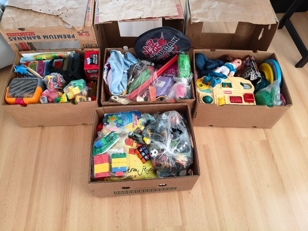 4 dozen met speelgoed en dergelijke, Ophalen, Gebruikt, Jongen of Meisje