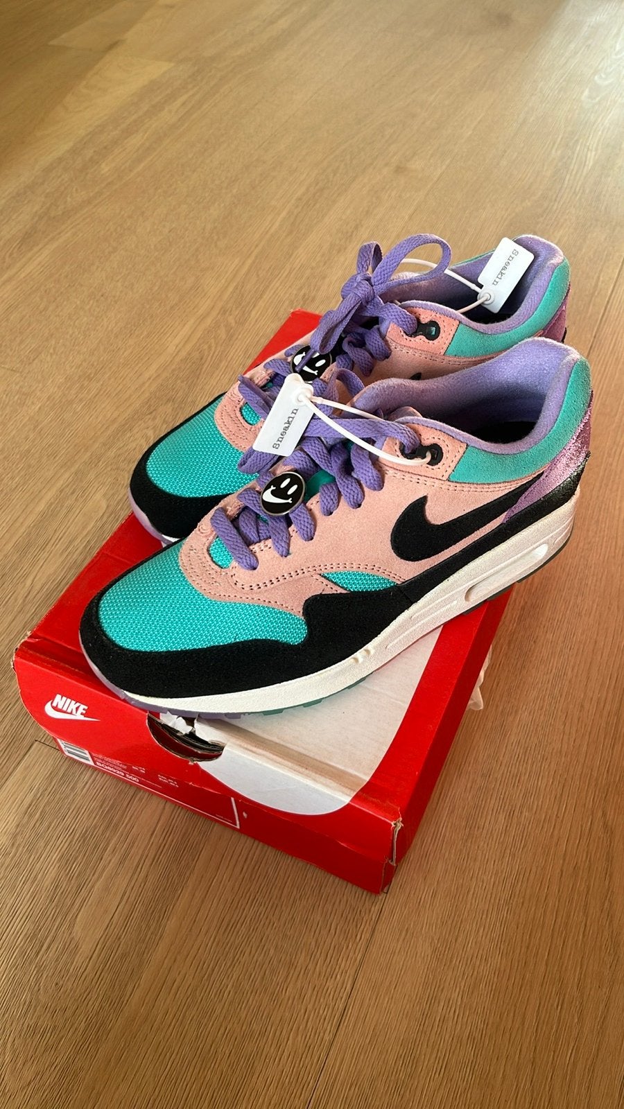 Nike Air Max Have a Nike day Nieuw 40,5, Ophalen of Verzenden, Nieuw, Overige kleuren, Sneakers of Gympen
