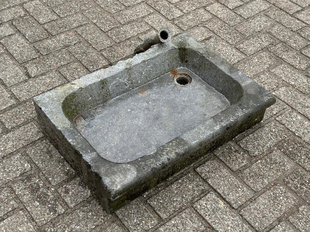 Antieke hardstenen wasbak i.z.g.s. 72x50x15cm en diepte 8cm, Ophalen