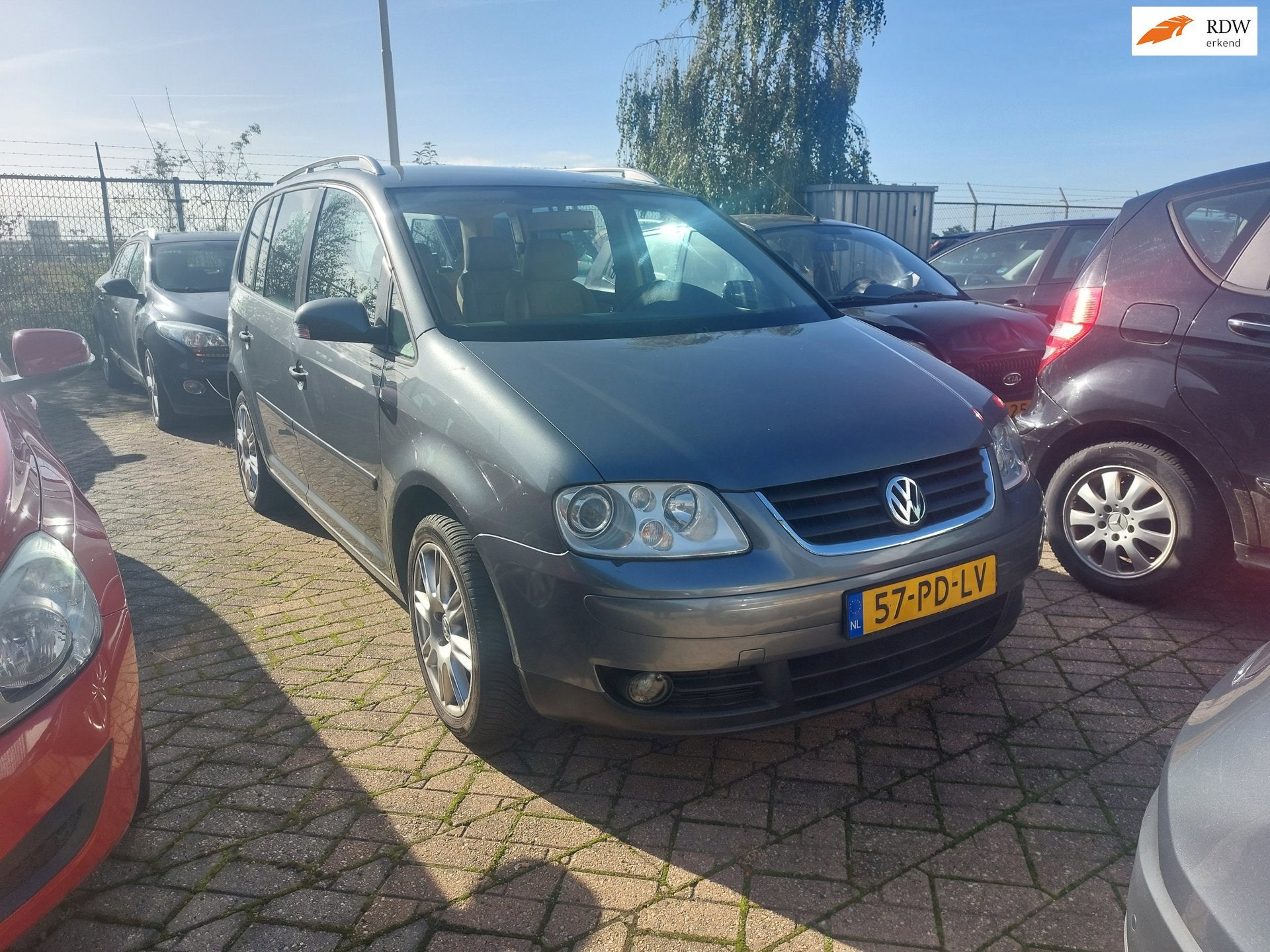 Volkswagen Touran 1.6-16V FSI Trendline, Auto's, Gebruikt, 4 cilinders, Euro 4, 750 kg