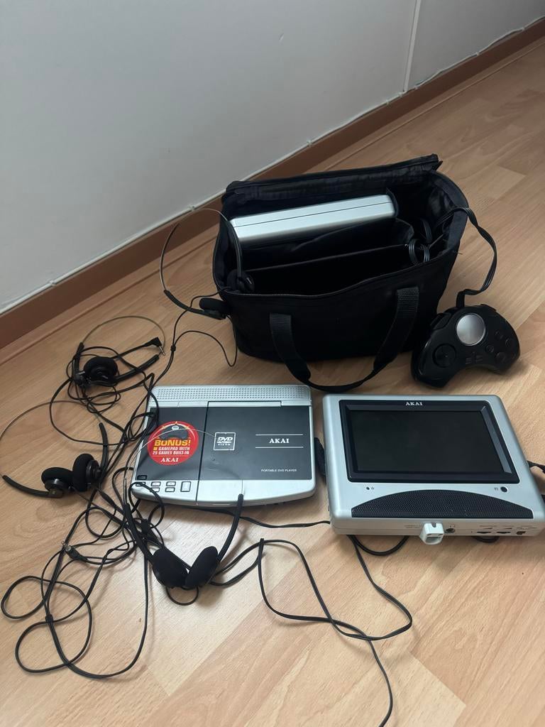 Akai Draagbare DVD-speler met 2 schermen en accessoires, Gebruikt, Draagbaar, Ophalen, Overige merken