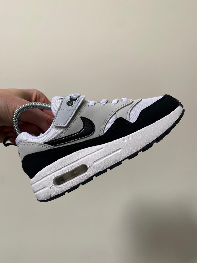 Nike air max 1 black White 32, Ophalen of Verzenden, Zo goed als nieuw, Jongen of Meisje, Sportschoenen