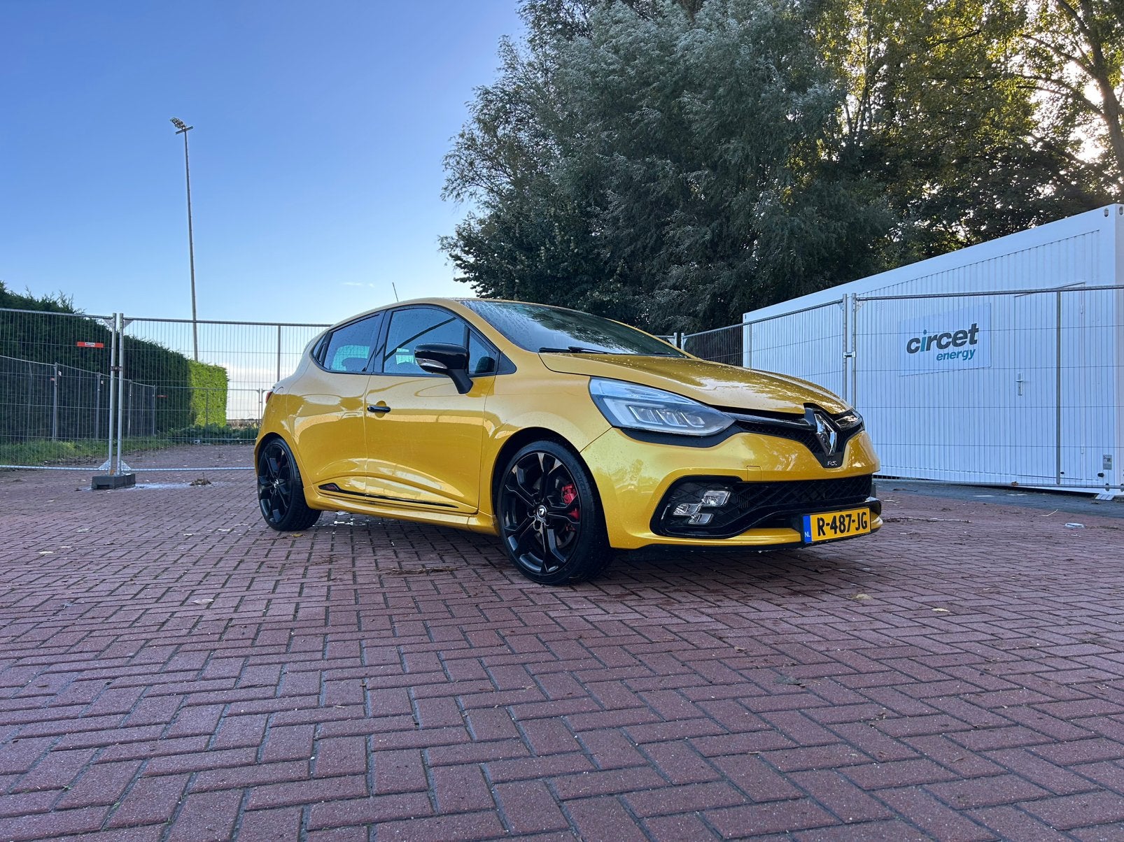 Renault Clio 1.6 RS Turbo 162KW 5-DRS AUT 2017 Geel, Auto's, Zwart, 4 cilinders, Geel, Particulier