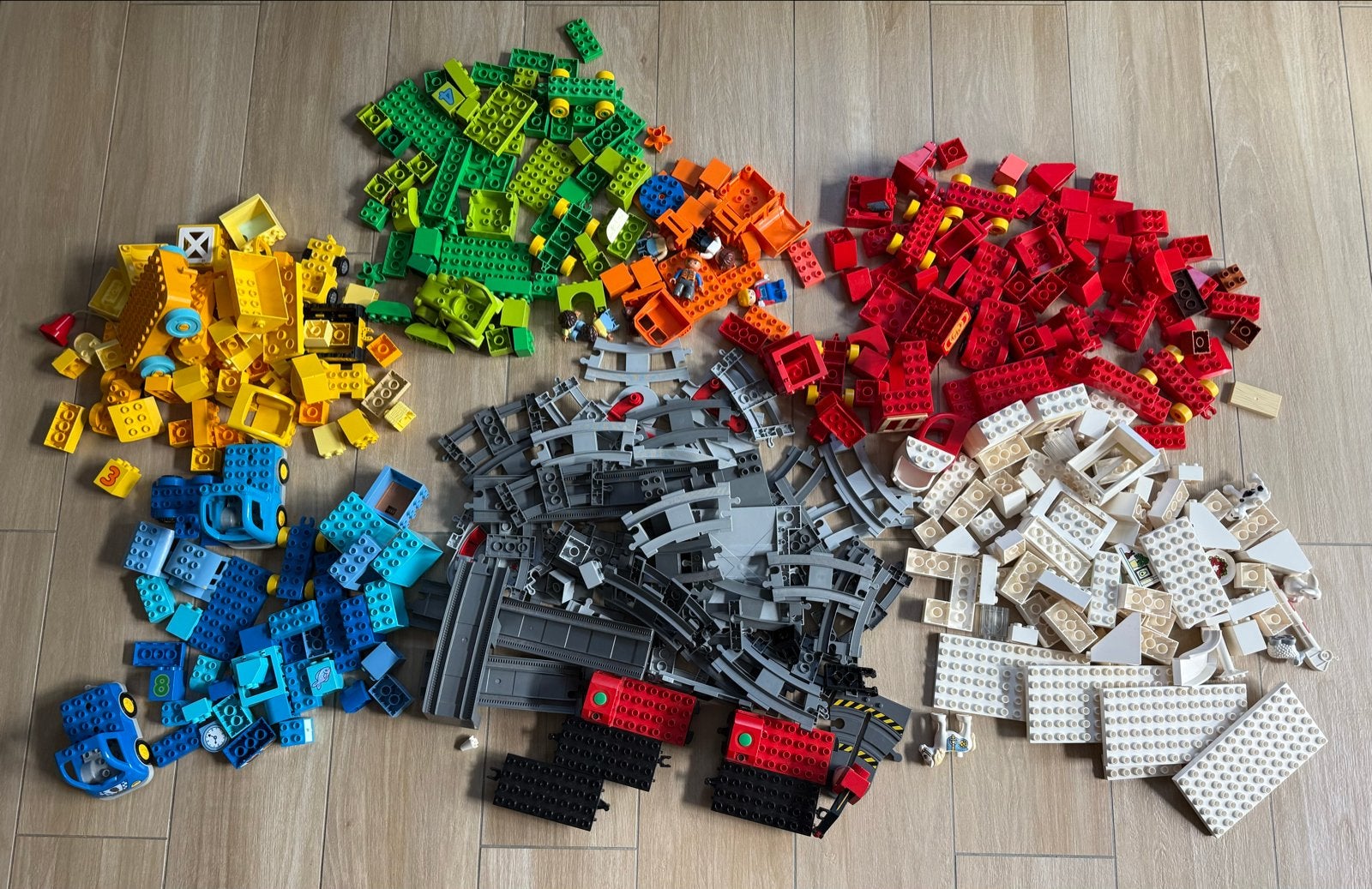 Grote partij LEGO Duplo met rails en diverse blokken, Kinderen en Baby's, Speelgoed | Bouwstenen, Ophalen, Gebruikt, Overige merken