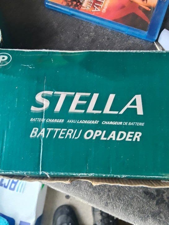 STELLA ACCULADER. TYPE 2, Zo goed als nieuw