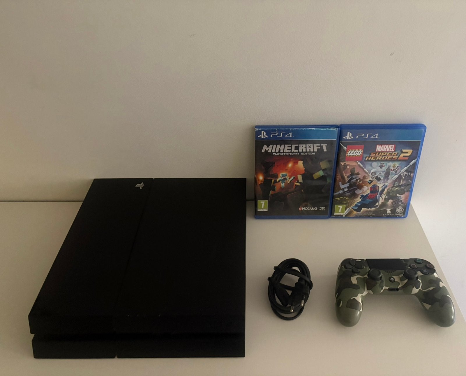 PS4 + Camo Controller + 2 Games – Compleet Pakket
