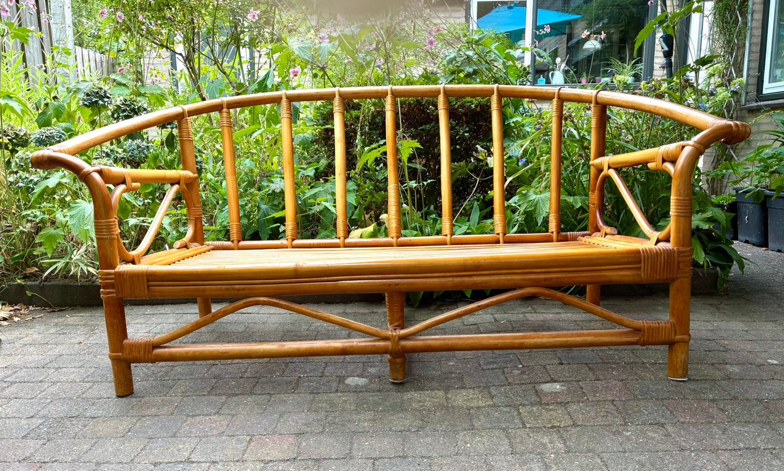 In nieuw staat vintage rotan bamboe tuinbank 2-3 personen, Tuin en Terras, Tuinbanken, Ophalen, Zo goed als nieuw, Rotan