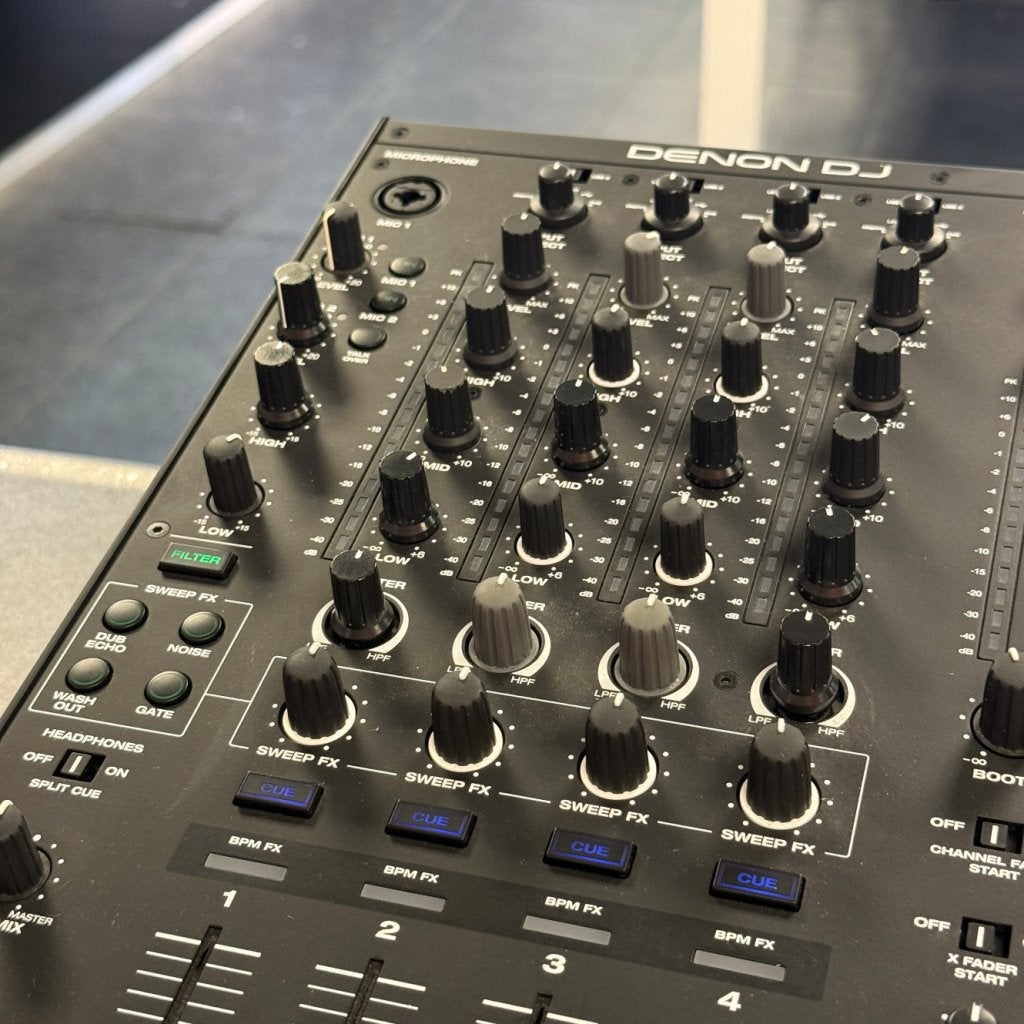 Denon DJ X1850 Prime Mixer, Denon, Zo goed als nieuw, Support@denon.com, 1-1-1, Shin-Yokohama
Kohoku-ku, Yokohama 222-0033
Japan