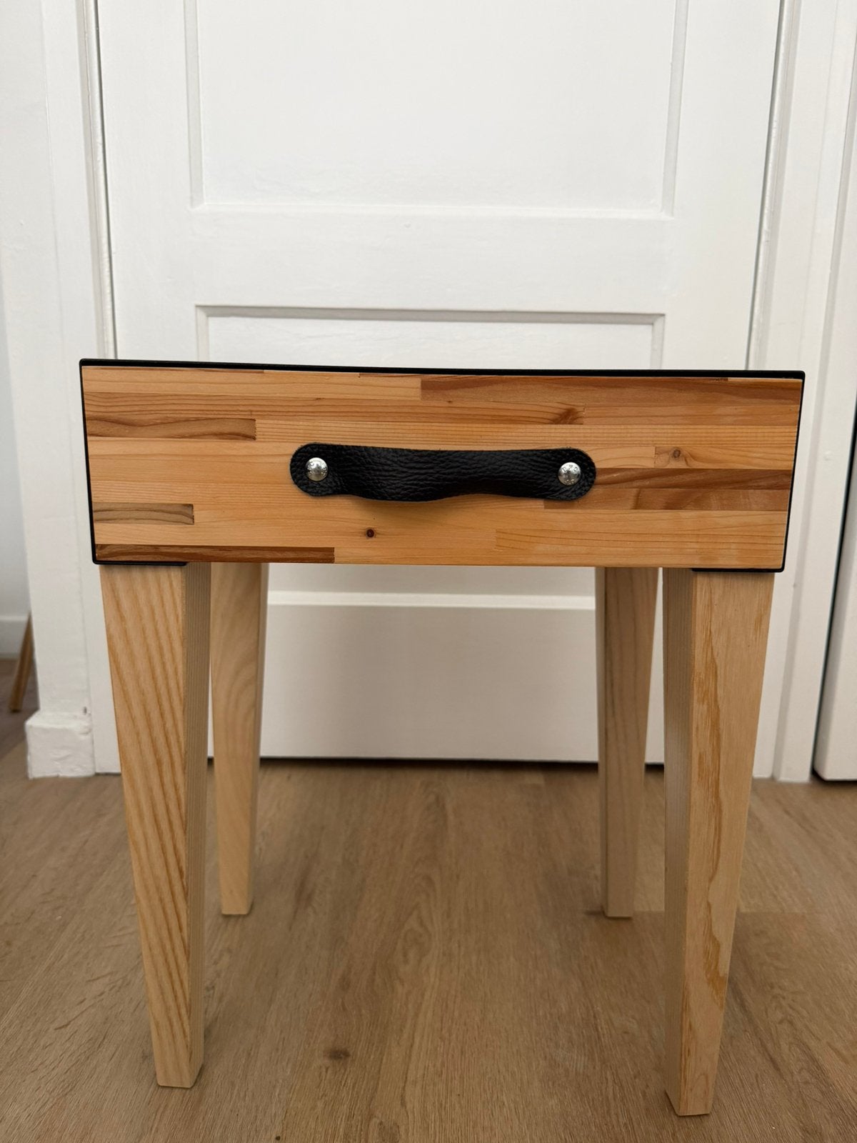 Tafeltje, bijzettafel / nachtkastje, Ophalen, Rond, Minder dan 50 cm, Zo goed als nieuw
